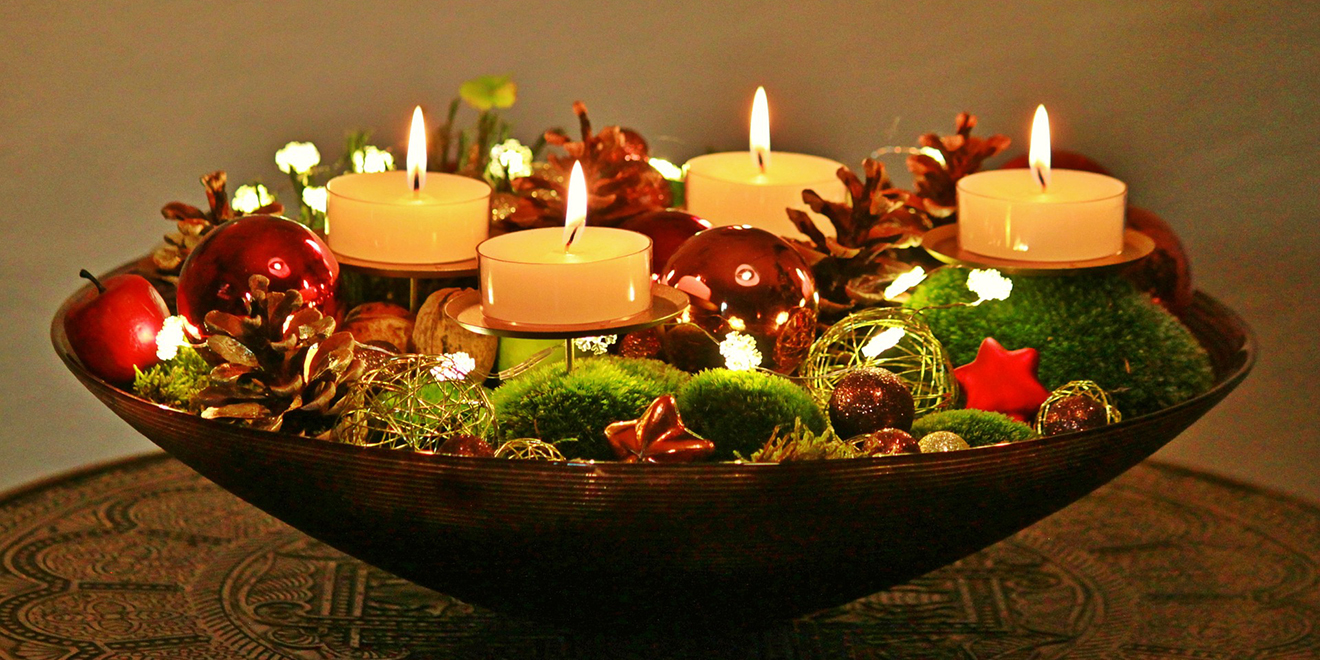 Weihnachten, Advent, Adventszeit, Adventskranz, Weihnachtsbaum, Nikolaus, Kerzen, Weihnachtsgeschenke, Weihnachtszeit, Advent feiern, Bräuche Advent, Bräuche zu Weihnachten, Geschichte Advent
