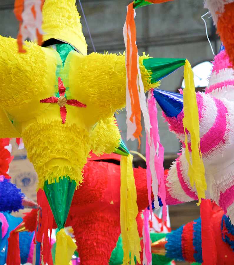 Weihnachtsbrauch der Piñatas