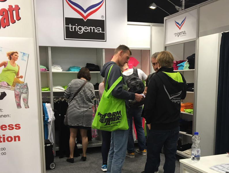 Die ersten Besucher an unserem Messestand