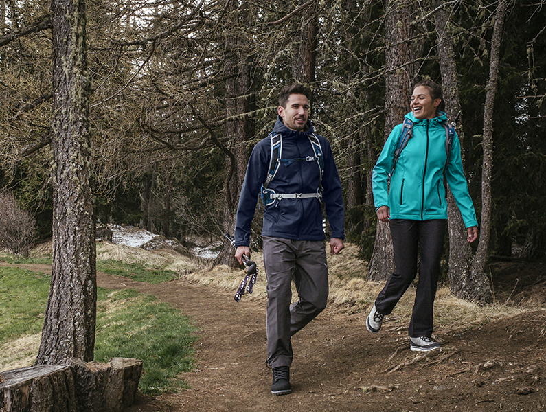Wanderbekleidung aus Softshell