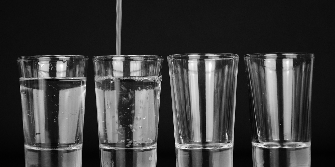 Wasser, H2O, mehr Wasser trinken, Fluessigkeitshaushalt, Wasserhaushalt, Wasseraufnahmen, Wasser trinken, Wasserzufuhr