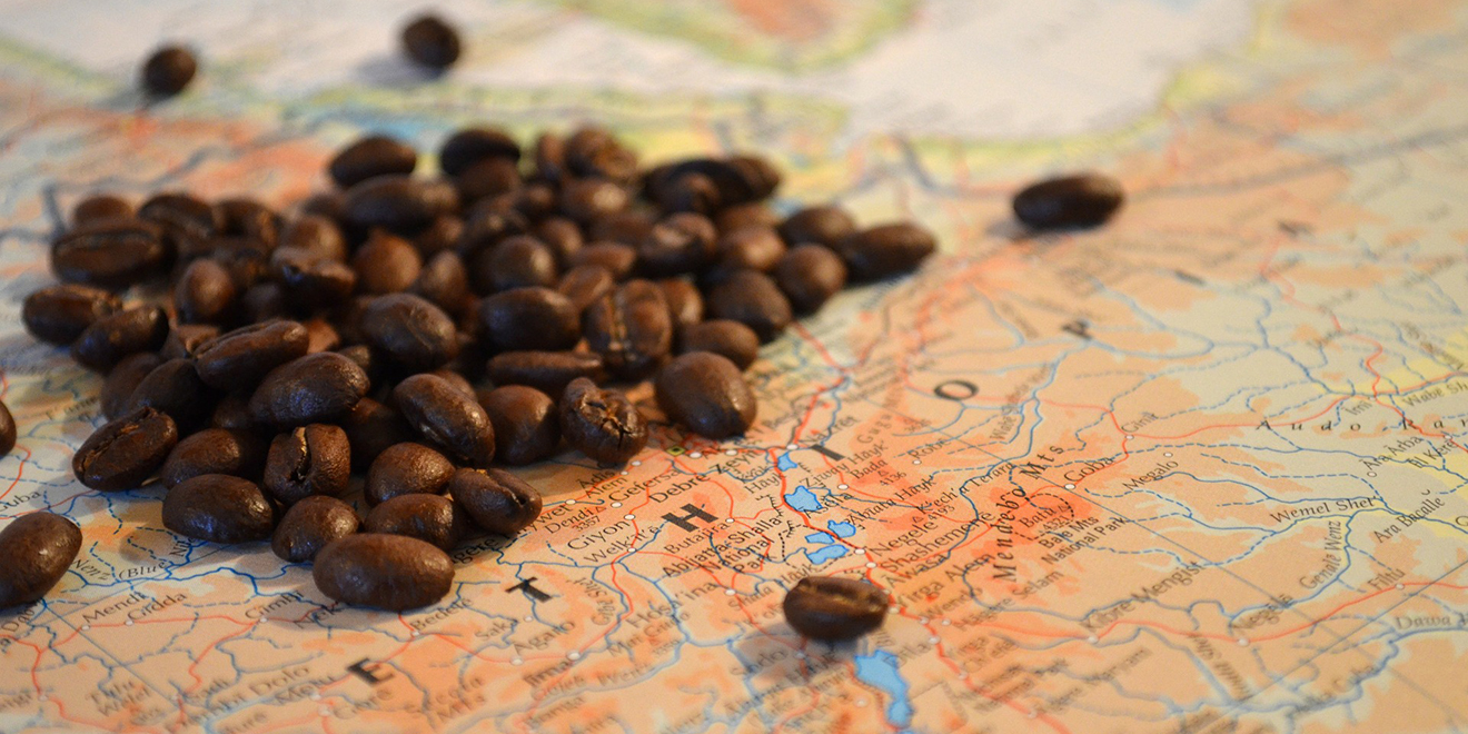 Kaffee, Tag des Kaffees, Kaffee trinken, Kaffee um die ganze Welt, Kaffee Anbau, Kaffee Ernte, Kaffee Zubereitung, Kaffee Spezialitäten, Kaffee Produktion, Kaffee Länder, Kaffeebohnen, Kaffee rösten