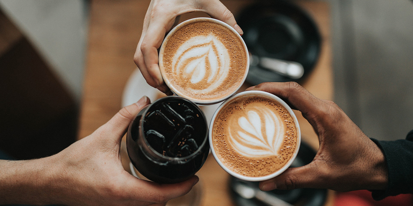Kaffee, Tag des Kaffees, Kaffee trinken, Kaffee um die ganze Welt, Kaffee Anbau, Kaffee Ernte, Kaffee Zubereitung, Kaffee Spezialitäten, Kaffee Produktion, Kaffee Länder, Kaffeebohnen, Kaffee rösten