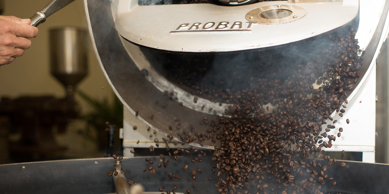 Kaffee, Tag des Kaffees, Kaffee trinken, Kaffee um die ganze Welt, Kaffee Anbau, Kaffee Ernte, Kaffee Zubereitung, Kaffee Spezialitäten, Kaffee Produktion, Kaffee Länder, Kaffeebohnen, Kaffee rösten