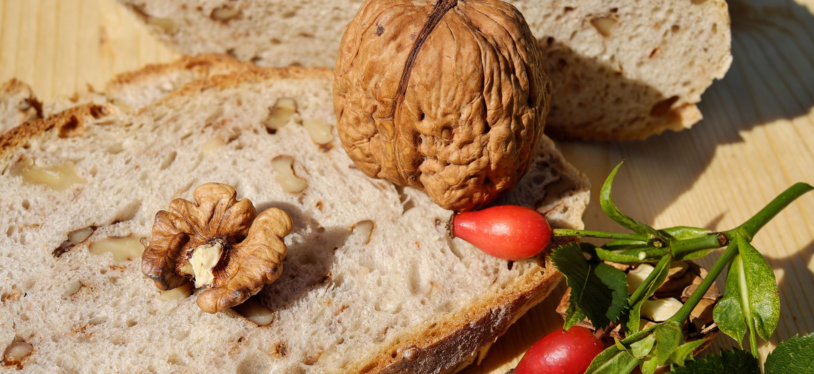 Nährstoffe, Ernährung, Kohlenhydrate, Eiweiß, Fett, Ballaststoffe, Energie, Vitamine, ausgewogene Ernährung, welche Nährstoffe, Nährstoffe für den Körper, Spurenelemente, Mineralstoffe, Lebensmittel, Essen