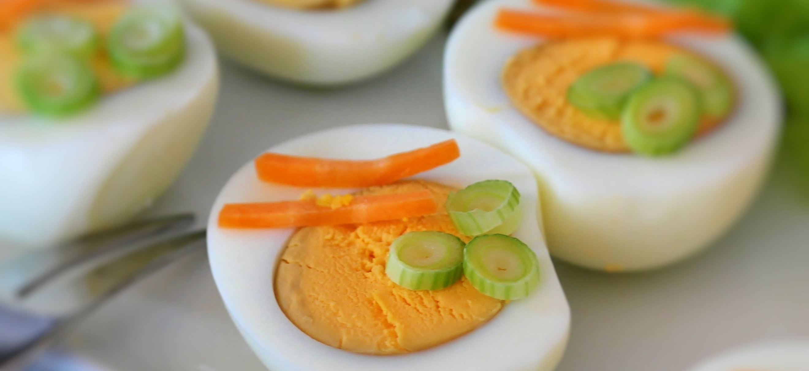 Nährstoffe, Ernährung, Kohlenhydrate, Eiweiß, Fett, Ballaststoffe, Energie, Vitamine, ausgewogene Ernährung, welche Nährstoffe, Nährstoffe für den Körper, Spurenelemente, Mineralstoffe, Lebensmittel, Essen