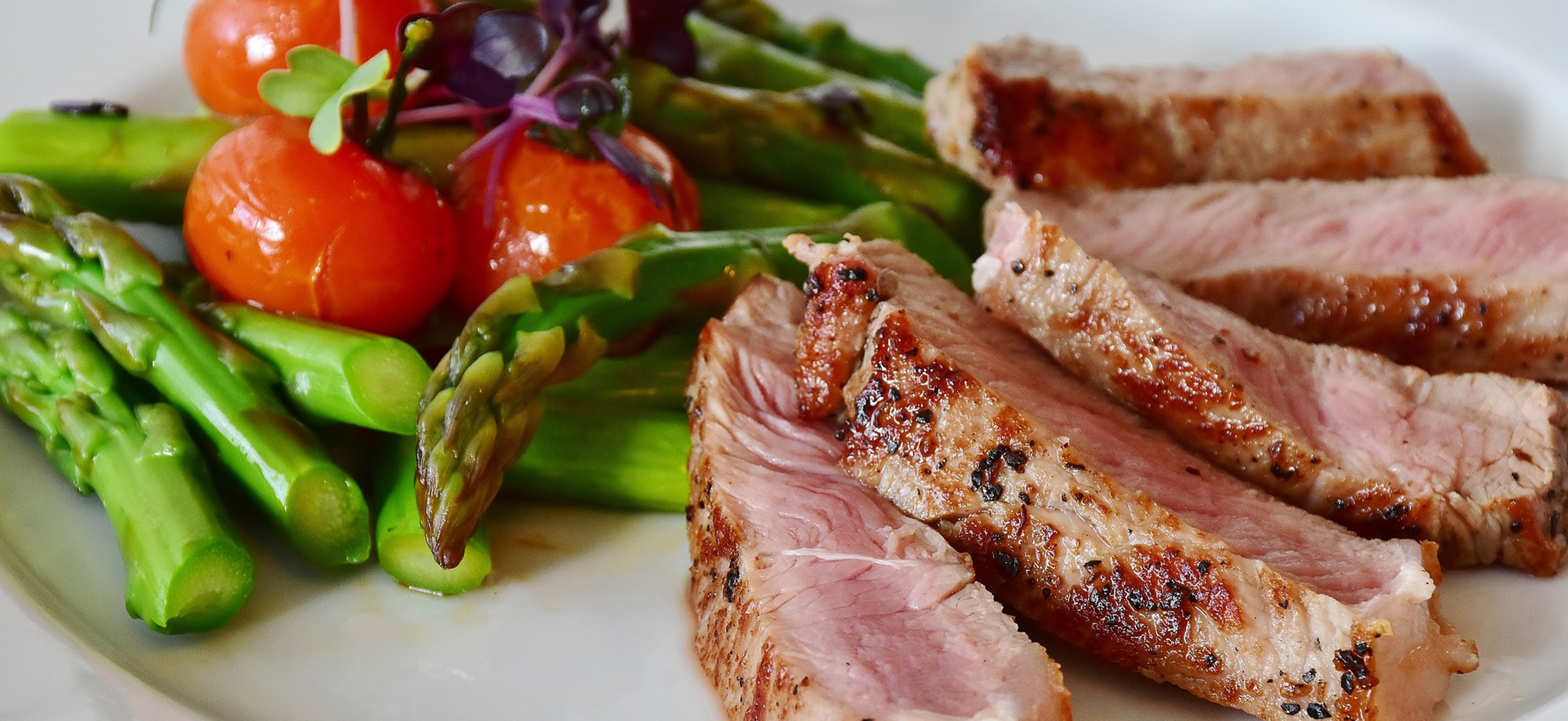 Nährstoffe, Ernährung, Kohlenhydrate, Eiweiß, Fett, Ballaststoffe, Energie, Vitamine, ausgewogene Ernährung, welche Nährstoffe, Nährstoffe für den Körper, Spurenelemente, Mineralstoffe, Lebensmittel, Essen