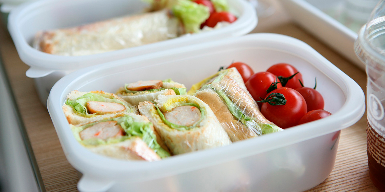 Ernährung, gesund, Büro, Alltag, Mittagstief, Konzentration, Ernährung im Büro, Ausgewogen essen, Power, Superfood, Obst, Gemüse, Trinken, Kantine, Ausgewogen Essen, Snacks