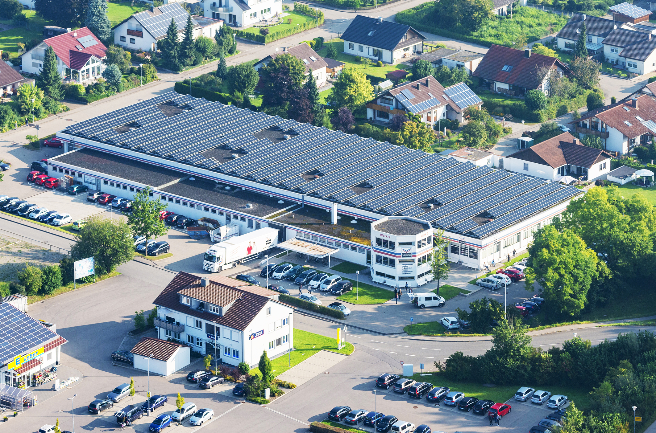 Photovoltaik auf allen Dächern der eigenen Gebäude sind auch ökologisch wertvoll