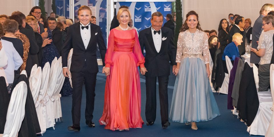 Einlauf der Familie Grupp ins Festzelt der Betriebsfeier.