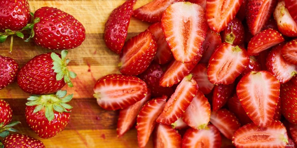 Erbeeren sind gesunde Lebensmittel, da sie viele Vitamine und Wasser enthalten. 