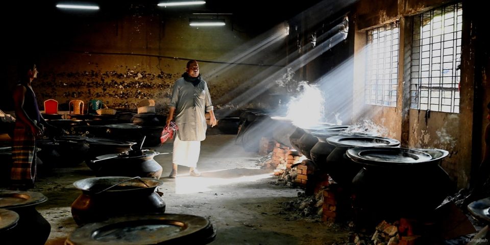 Färben von Textilien in Bangaldesch ist giftig und krebserregend