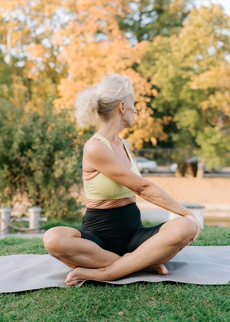 Sanfte Dehnungen können die Flexibilität verbessern. 