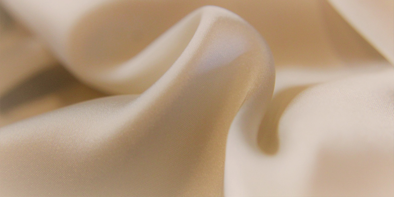 Modal, Lyocell und Seide sehen alle ähnlich aus, sind aber grundverschiedene Materialien